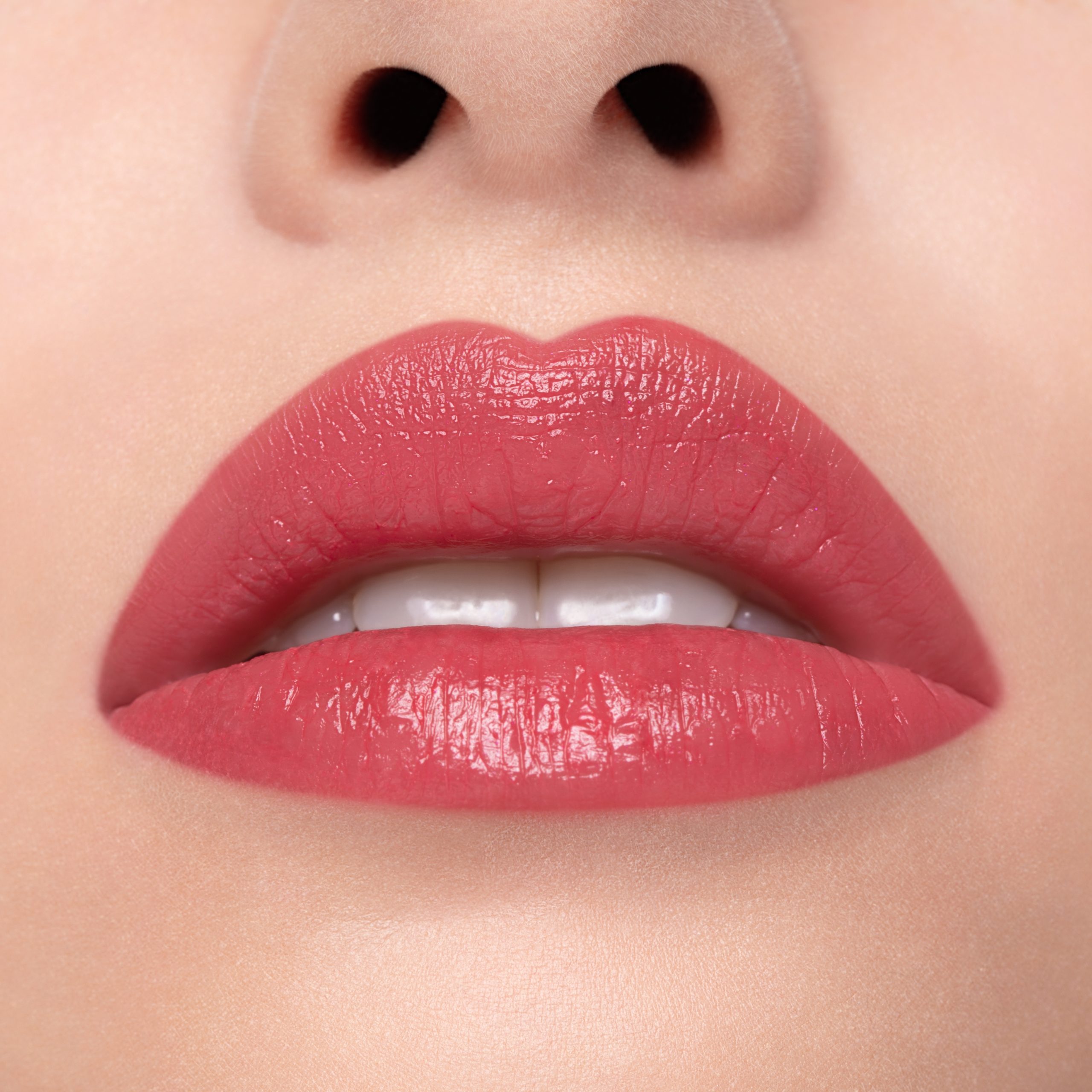 Cliomakeup-lip-bal&glam-fragolina-coccolove-3-pelle-chiara